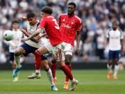 El colapso del Tottenham de Cuti Romero: quedó a un punto de la zona de descenso en la Premier y se salvó por el Aston Villa de Dibu Martínez