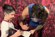 El lindo gesto de José Canale con un pequeño fanático de Lanús