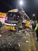 Choque entre buses deja heridos y fallecidos