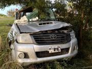 Una familia que volvía de la costa despistó con su camioneta y chocó contra un árbol: murieron el bebé y su papá