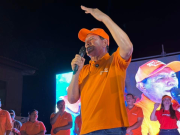 Neptaly Mendoza celebra por adelantado en Porongo