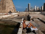 En el puerto de Beirut, la pérdida se encuentra con la vida y el lujo, en medio de la guerra