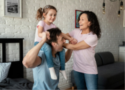 Trabajar para vivir, no vivir para trabajar: experta revela el nuevo paradigma de la crianza