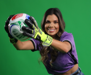 Mariela Flores, pilar discreto y amoroso detrás de Carlos Lampe