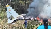 Avión militar se estrella con 125 personas a bordo en Colombia