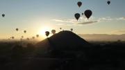Mexicanos se reúnen en antigua pirámide para dar la bienvenida al equinoccio de primavera