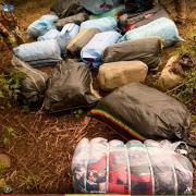 Incautan e incineran 150 fardos de ropa usada en Tarija