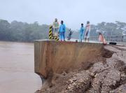 Lluvias provocan derrumbes y deterioro de la carretera a Cochabamba