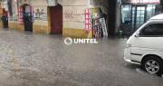 Intensa lluvia y granizada provocan inundaciones y crecida de ríos en La Paz y El Alto