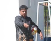 Franklin Salas asume el reto de ser entrenador en el Mundialito de los Pobres