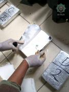 Incautan cocaína escondida en encomiendas