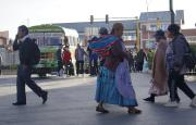 La Paz y El Alto amanecen bloqueados por choferes que protestan por la mala calidad de la gasolina