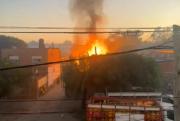 Explosiones, fuego y pánico en Merlo: un incendio en un depósito de garrafas desató una escena de guerra