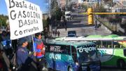 La Paz amanece bloqueada; transportistas cierran vías en rechazo a ‘gasolina basura’