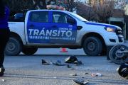 Roca: un motociclista fue hospitalizado tras chocar con un colectivo interurbano
