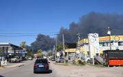 Explosión e incendio en un depósito de pinturas y plásticos en Buenos Aires: el humo inundó las casas cercanas