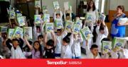 Educación continua con la entrega de táblets y libros a escuelas primarias