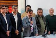LO ÚLTIMO: GOBIERNO Y CHOFERES FIRMAN ACUERDO, LEVANTAN BLOQUEO INDEFINIDO