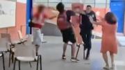 Un policía militar agrede a dos estudiantes en una escuela de Brasil