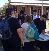 Estudiantes y trabajadores expulsan a provocadores libertarios de la UNLA