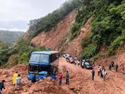 Tras accidentes, transporte anuncia suspensión de peajes en carretera al Chaco