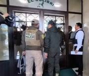 Secuestran documentos y más de Bs 100 mil tras allanamiento en el departamento del expresidente Arce