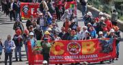 La COB marcha en La Paz para entregar su pliego al Gobierno; la Policía cierra los accesos a la plaza Murillo