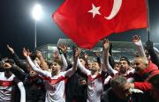 Turquía vuelve al Mundial; Kosovo se queda a un paso