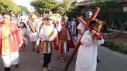 Estudiantes de la unidad educativa Fe y Alegría salen a las calles y recrean el Vía Crucis por Semana Santa