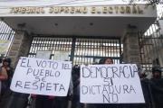 Vigilia en el TSE: exigen que se respete la candidatura de Yahuasi y la segunda vuelta en La Paz