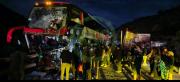 Choque frontal entre bus y camión deja al menos dos muertos en la vía Cochabamba – Oruro