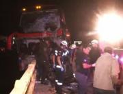 Choque frontal entre bus y camión deja dos muertos y varios heridos en la ruta Cochabamba–Oruro