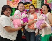 Tarija fortalece el arte del tejido con innovador curso en chenille y lana polar bucle en la Importadora de Lanas El Círculo