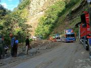 ABC reporta dificultades en dos tramos de Santa Cruz y pide circular con precaución