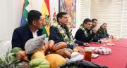 Rodrigo Paz propone impulsar negocios de la hoja de coca con productores de La Paz