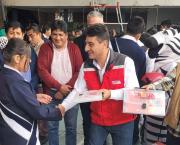 Alcalde inicia entrega de kits escolares y botiquines a estudiantes en Tarija