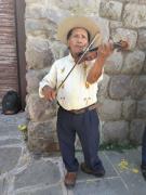 El violín de Don Pedro sonó en Domingo de Resurrección