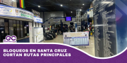 Bloqueos en Santa Cruz cortan rutas principales
