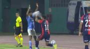 Polémica en la Libertadores: expulsan a Cecilio Domínguez por arrojar el balón al rostro de un rival