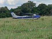 Avioneta cae en una propiedad agrícola y los ocupantes abandonaron el lugar