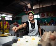 El avance del QR en las transacciones tiene rostro de mujer y facilita el acceso al sistema financiero