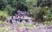 Tragedia en la ruta a Apolo: Seis muertos y 14 heridos deja un bus que cayó en un barranco