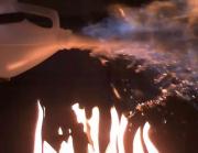 Denunciado por violencia roció gasolina a policía