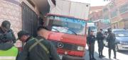 Camión se sube a la acera y arrolla a cuatro peatones en La Paz