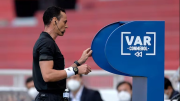 Desde junio las decisiones del VAR se escucharán en tiempo real