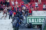 Al menos 72 heridos y 63 detenidos tras disturbios en el superclásico paraguayo