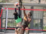 Dos duplas bolivianas finalizan novenas en la tercera etapa del voleibol de playa