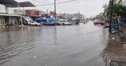 Calles inundadas y menos micros en Santa Cruz debido a la intensa lluvia