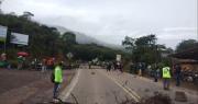 Bloqueo en la ruta a los Valles cruceños: transportistas piden mejoras en combustible y carreteras