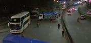 TRANSPORTISTAS BLOQUEAN AUTOPISTA LA PAZ-EL ALTO POR FALTA DE DIÉSEL